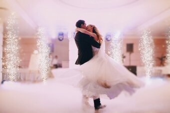 passionate_newlyweds_dancing passionate_newlyweds_dancing